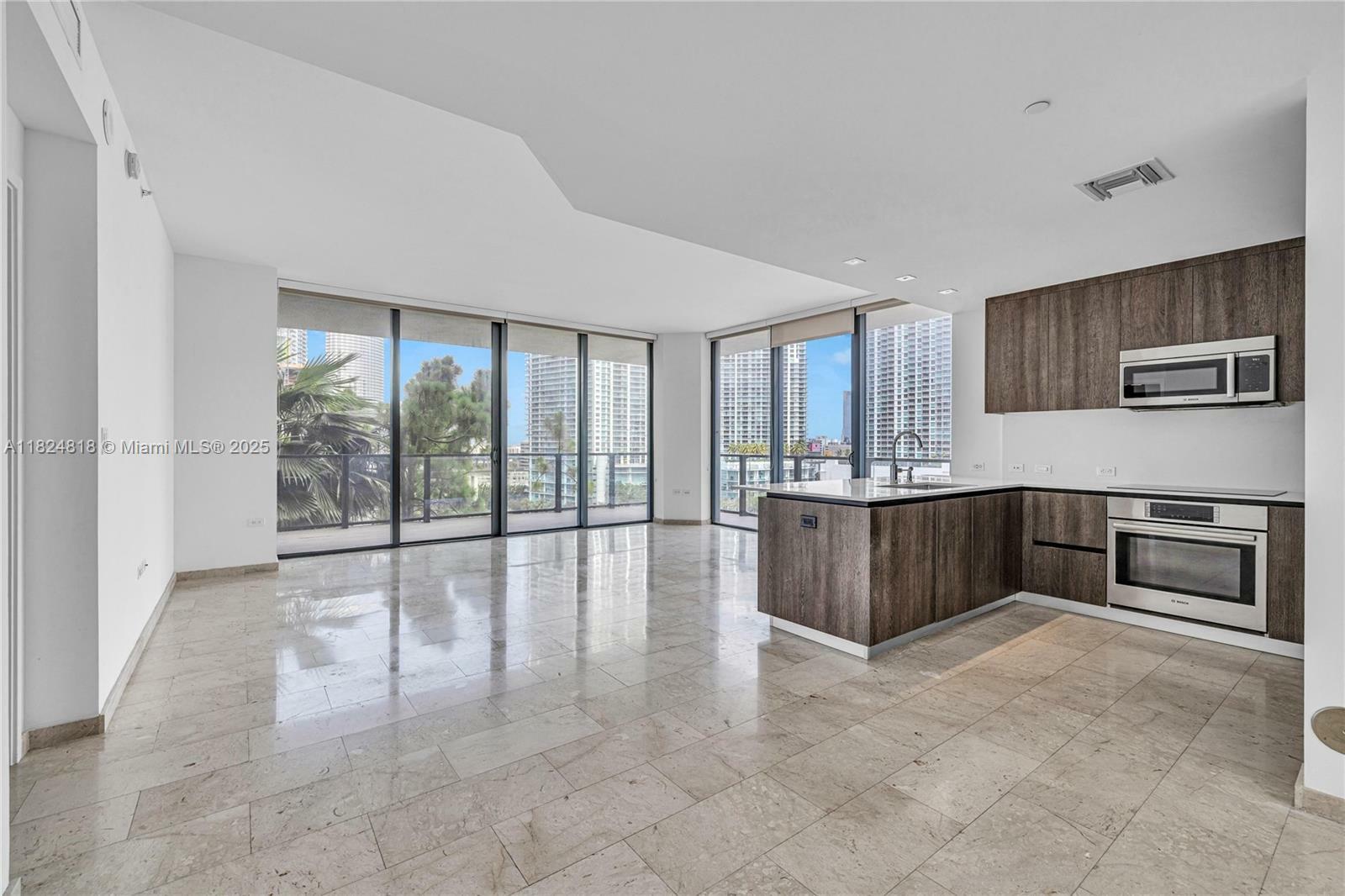 68 SE 6th St 712  Miami FL 33131 photo