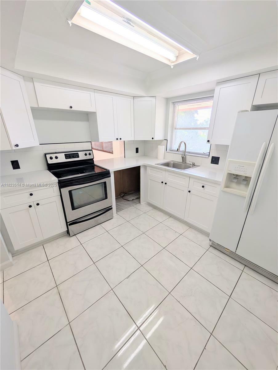 Property Photo: 14901 SW 4th St 9A FL 33027