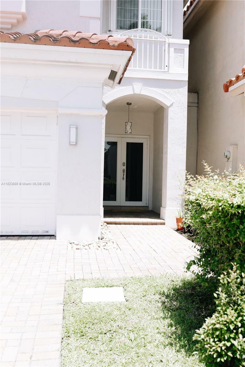Property Photo: 10919 NW 67th Ter FL 33178