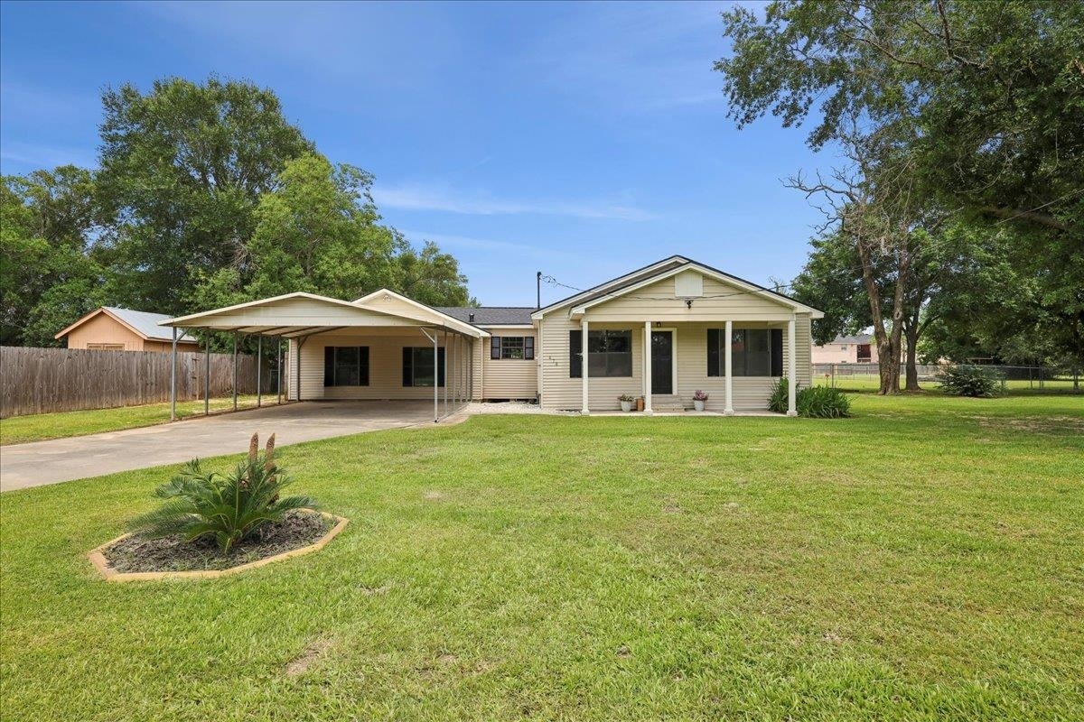 Property Photo: 670 Middleton TX 77611