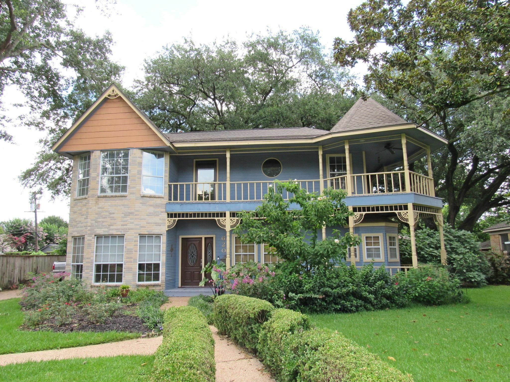 Property Photo:  620 20th St  TX 77706 
