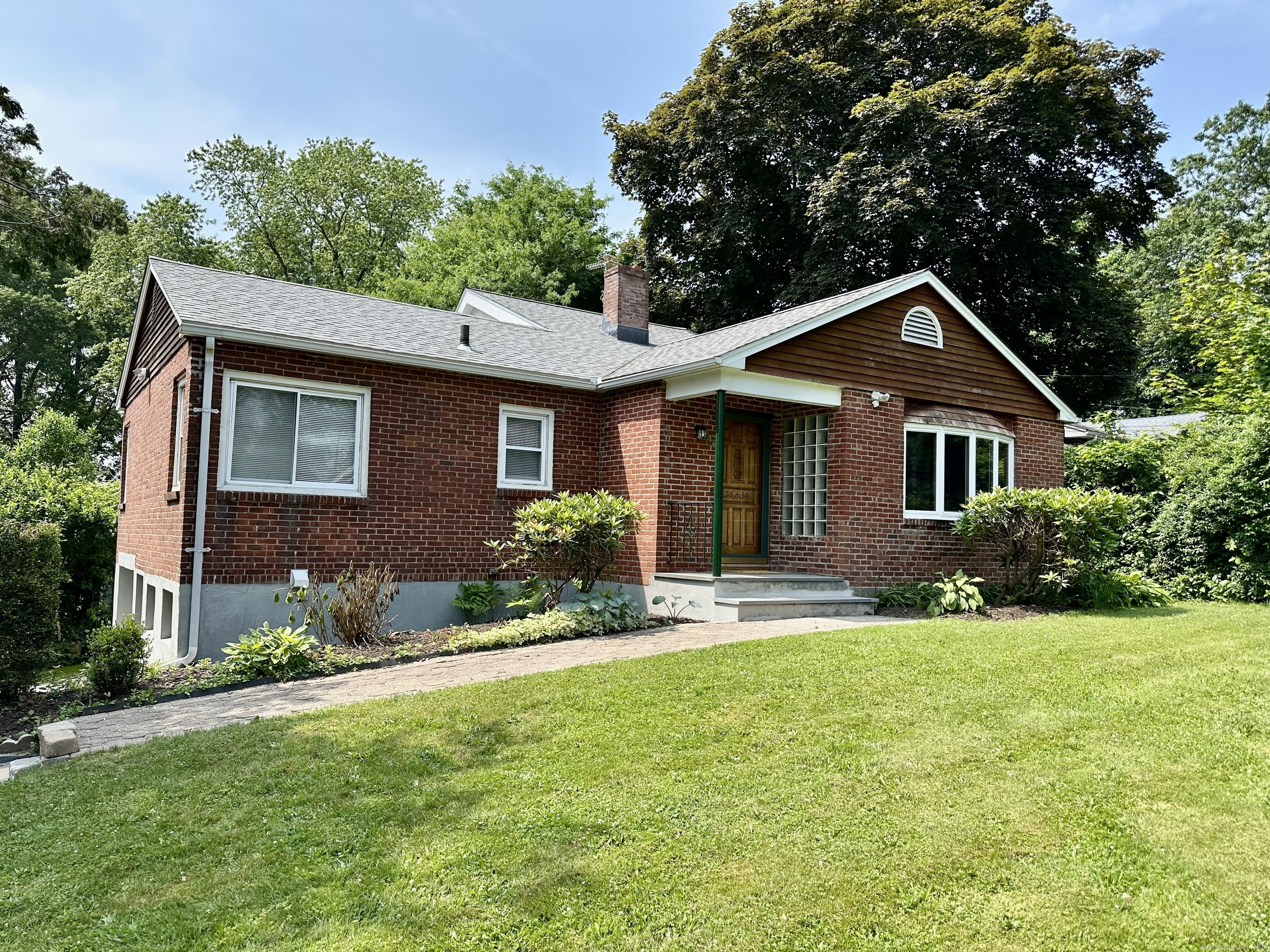 Property Photo: 846 Sawmill Road CT 06516