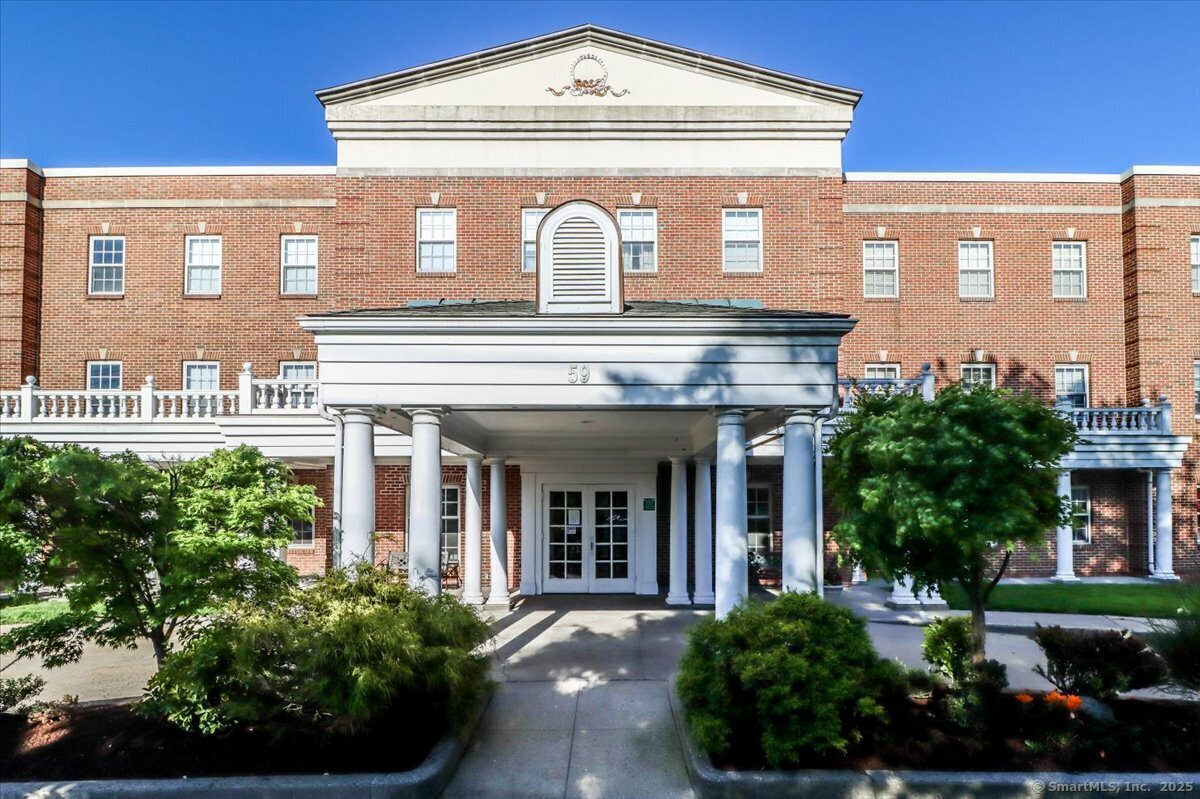 Property Photo: 59 Courtland Avenue Apt 3Q CT 06902