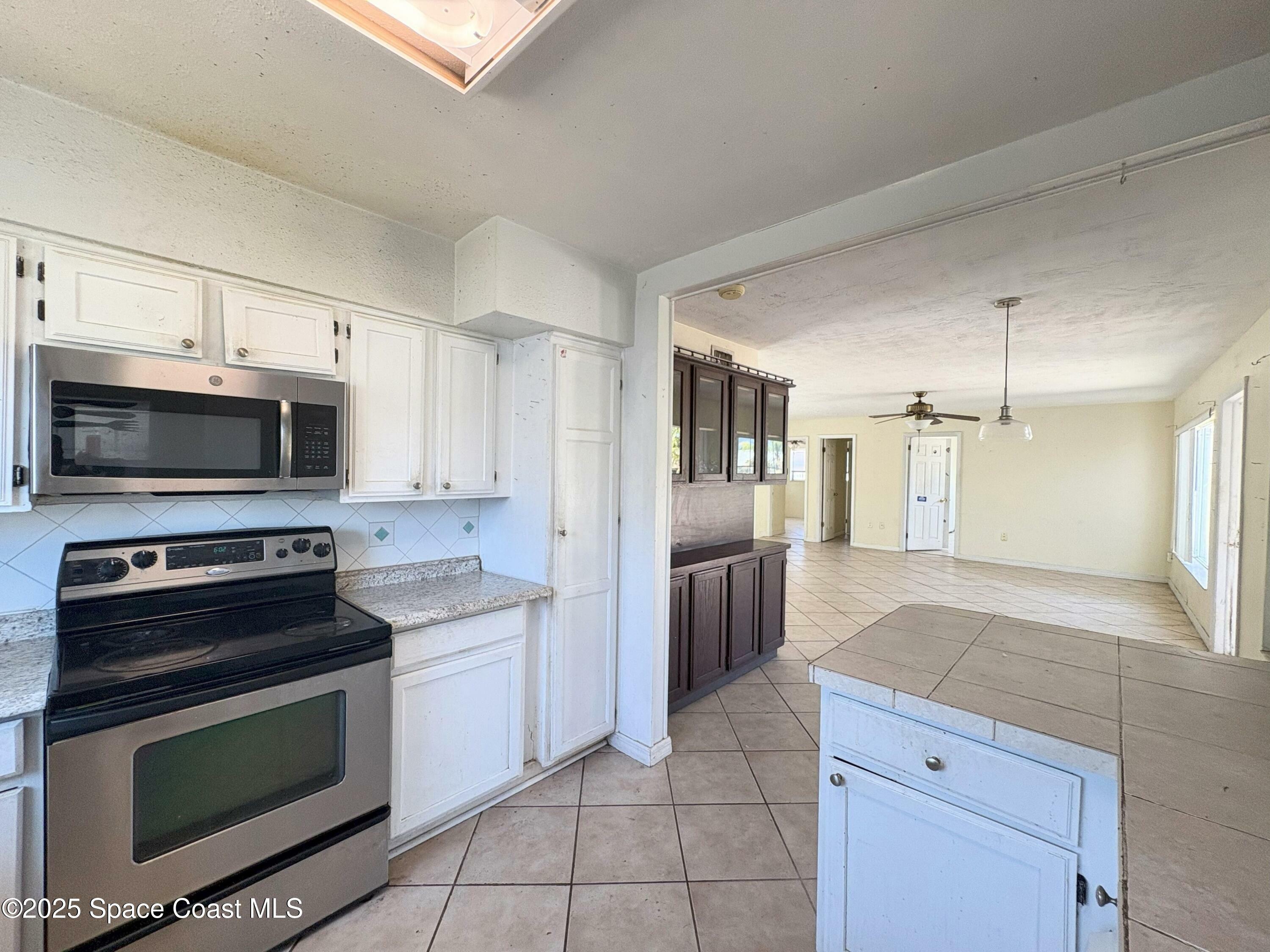 Property Photo: 233 NE First Street FL 32937