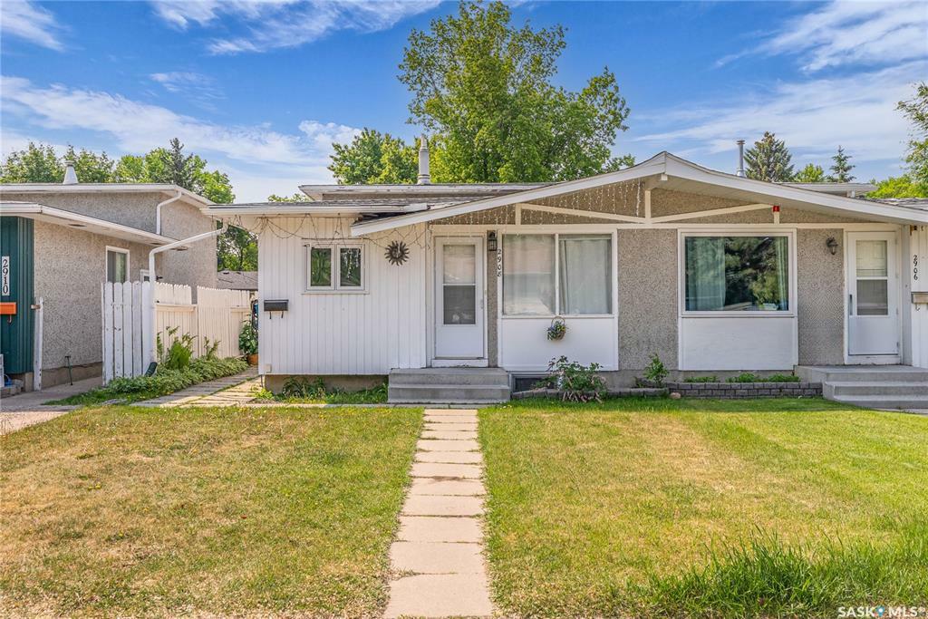 Property Photo: 2908 Eastview SK S7J 3H9