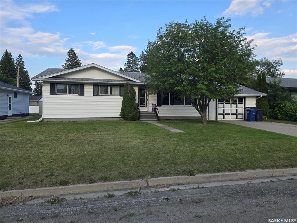 212 8th Street E  Wynyard SK S0A 4T0 photo