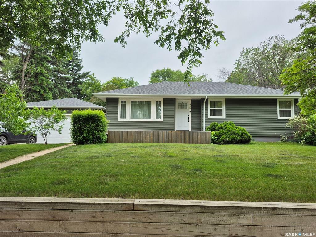 Property Photo: 415 4th Street NE SK S4H 0Y8
