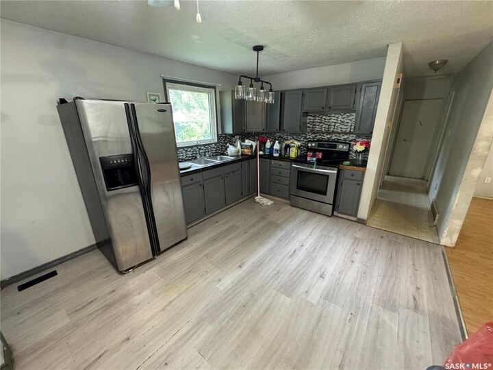 Property Photo: 413 3rd Avenue N SK S0K 2Z0