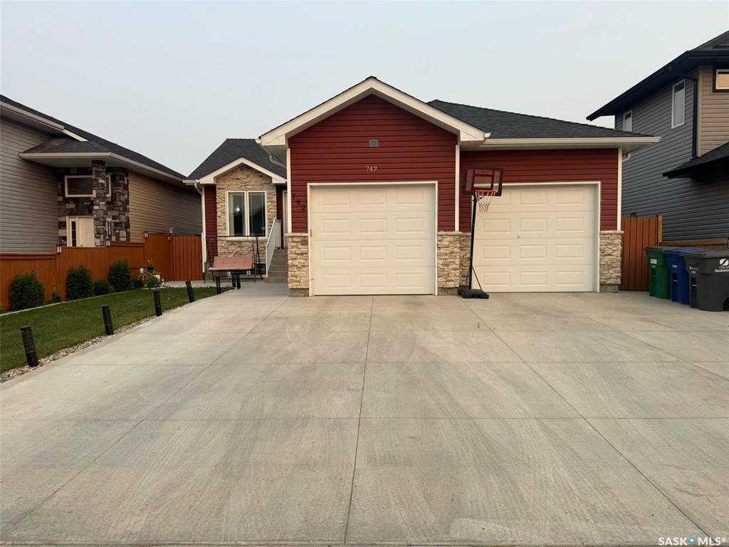 742 Hargreaves Crescent  Saskatoon SK S7R 0H2 photo