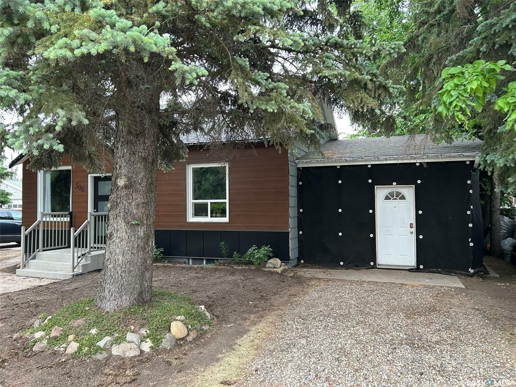Photo de la propriété: 506 1st Street E SK S0K 1Z0