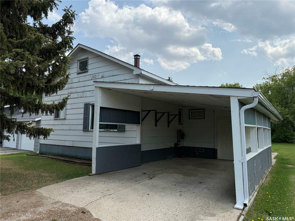 Property Photo: 113 St Antoine Avenue SK S0C 2K0