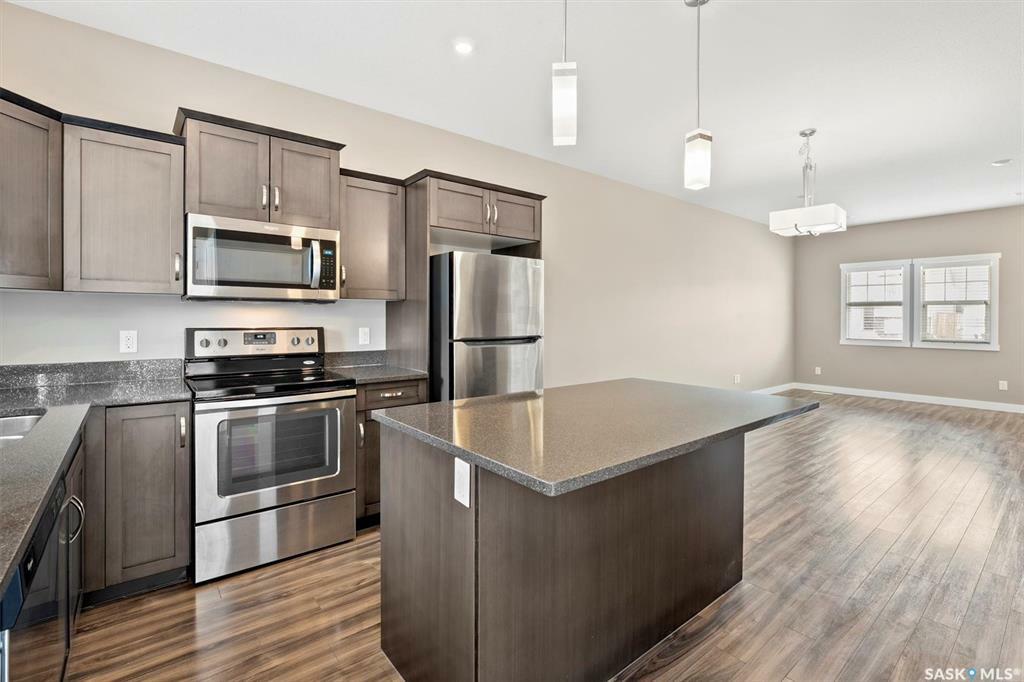 Property Photo: 1216 Pringle Way SK S7T 0X5