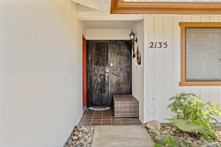 Property Photo:  2135 S Woodland Street  CA 93277 