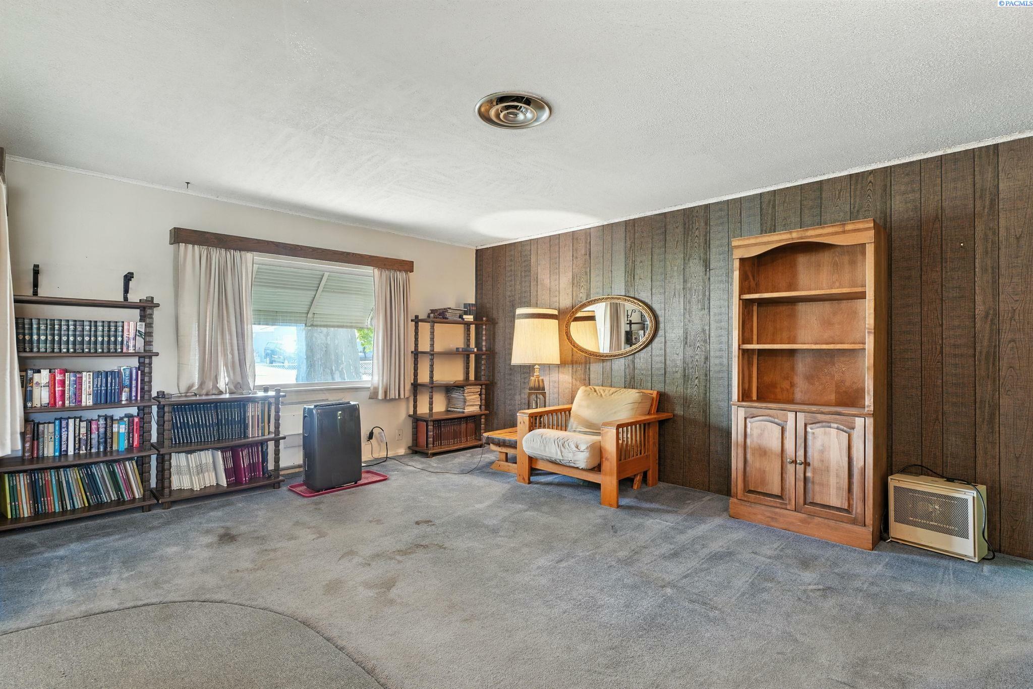Property Photo: 219 E 6th Ave. WA 99336