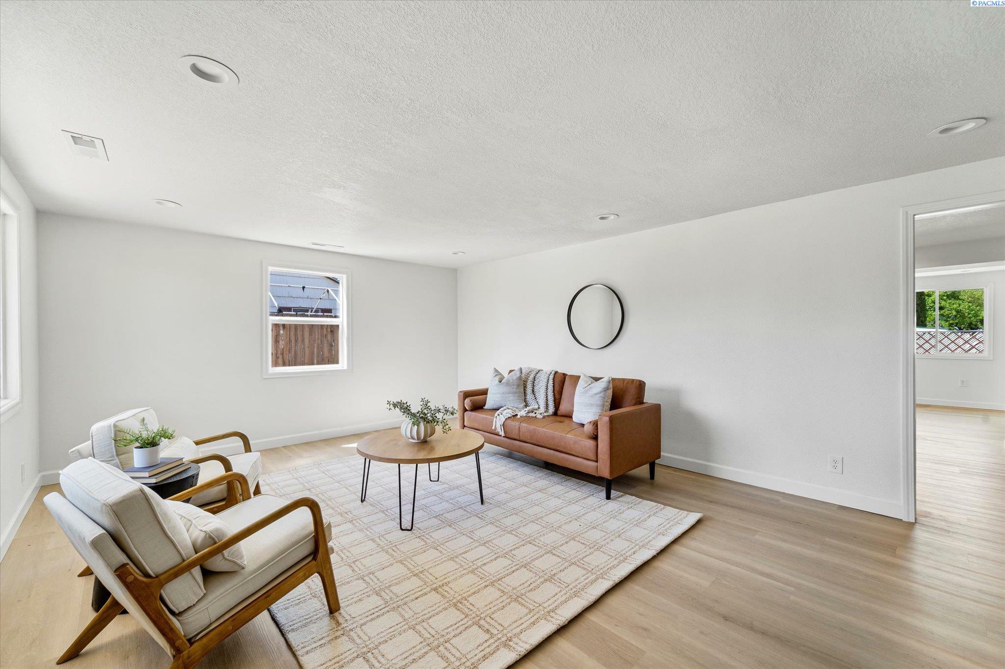 Property Photo: 2008 Tinkle St WA 99352