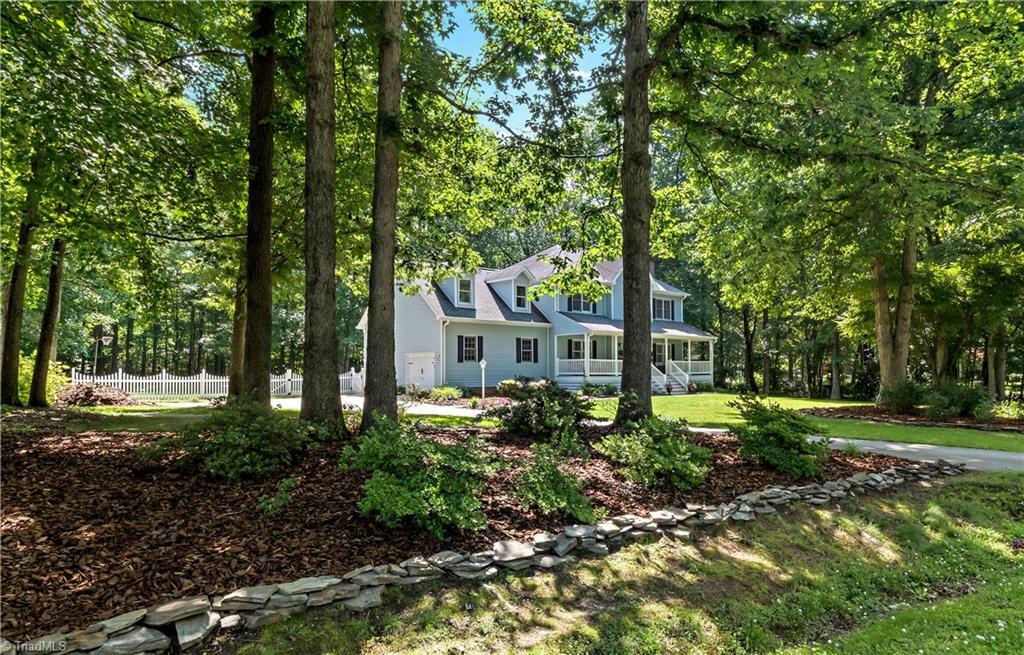Property Photo: 462 Ridgeway Lane NC 27295