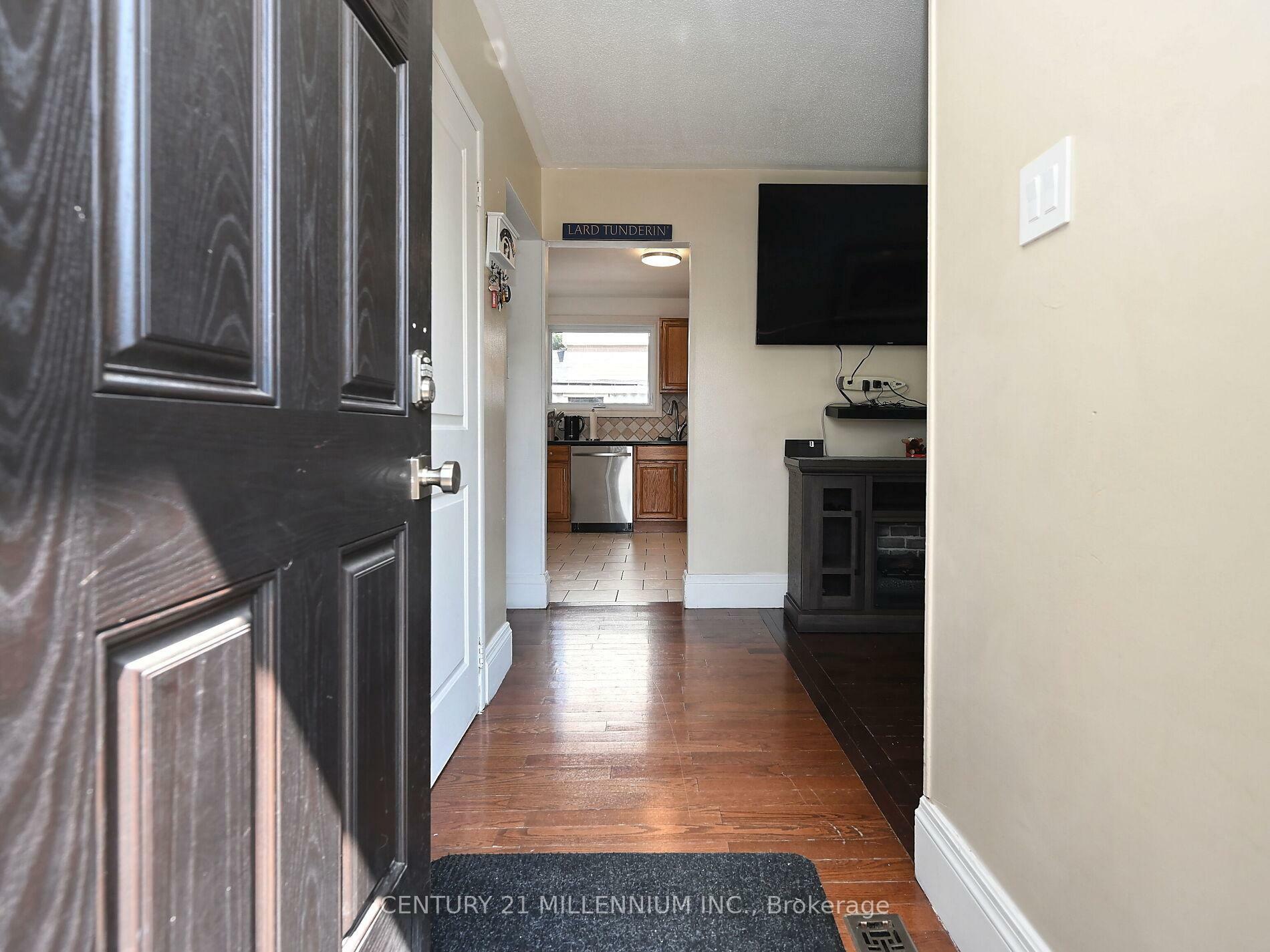 Property Photo: 109 Folkstone Crescent ON L6T 3M6
