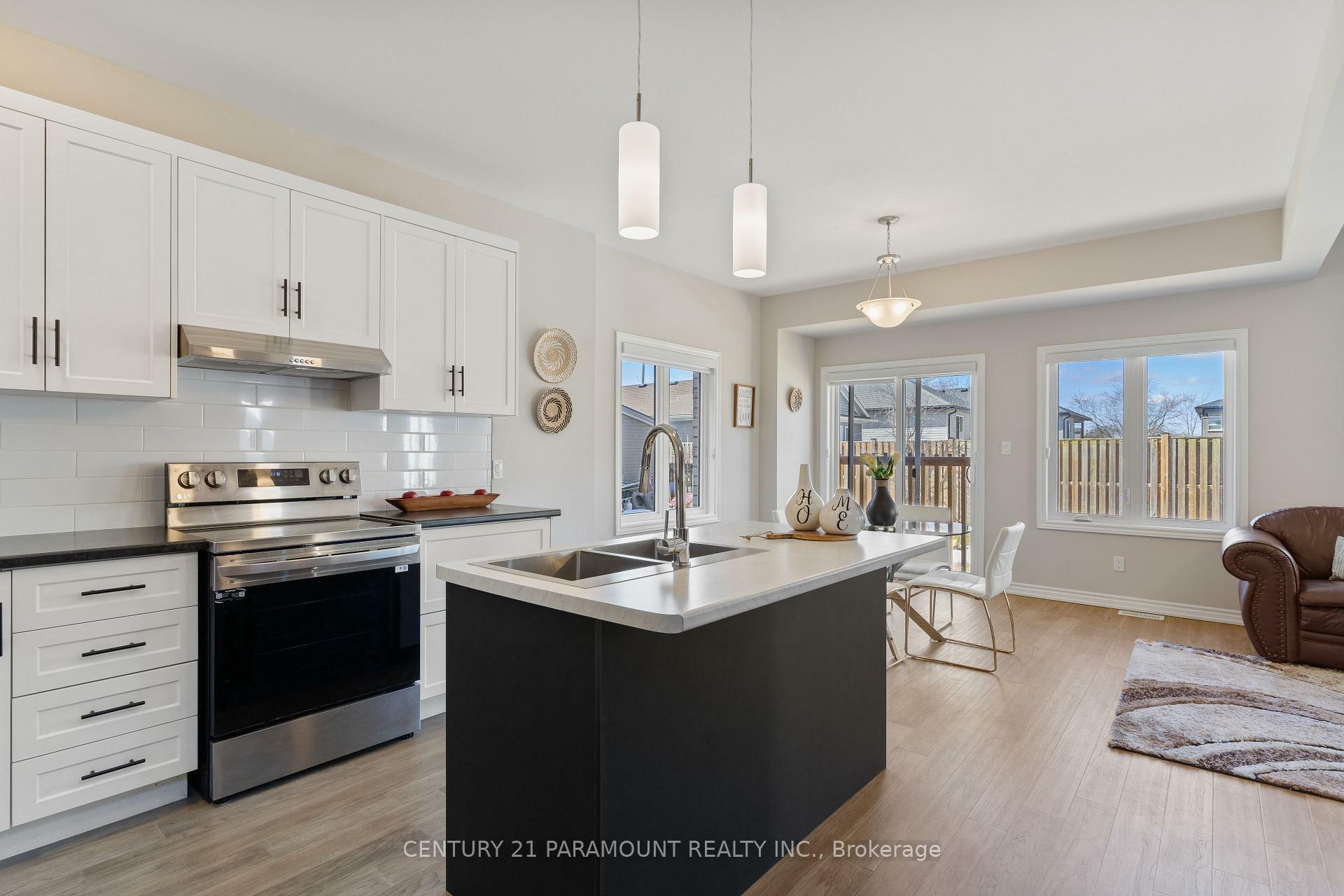 Photo de la propriété: 72 Bradley Avenue ON L3B 0K1