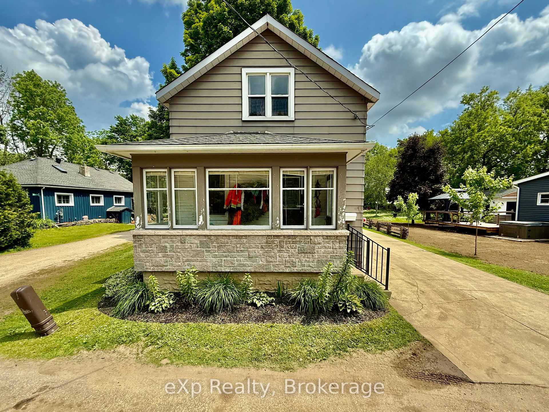 Property Photo: 759 8th A Avenue ON N4N 2L9