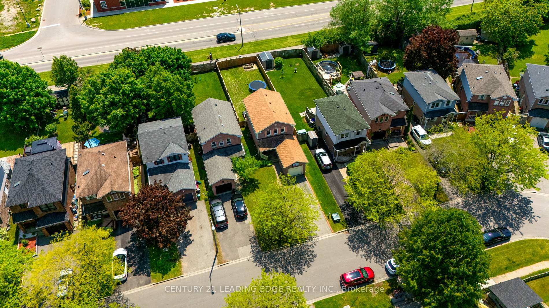 Property Photo: 55 Turnberry Crescent ON L1E 1A4