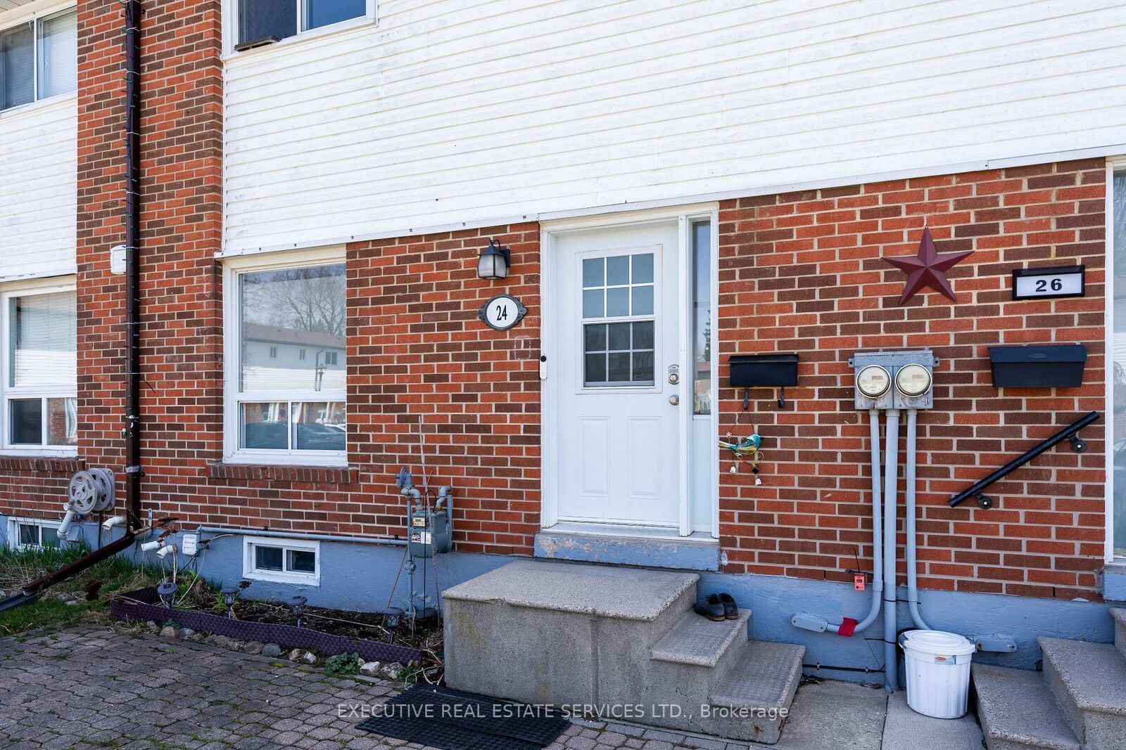 Photo de la propriété: 24 Kingham Road N/A ON L7J 1S4