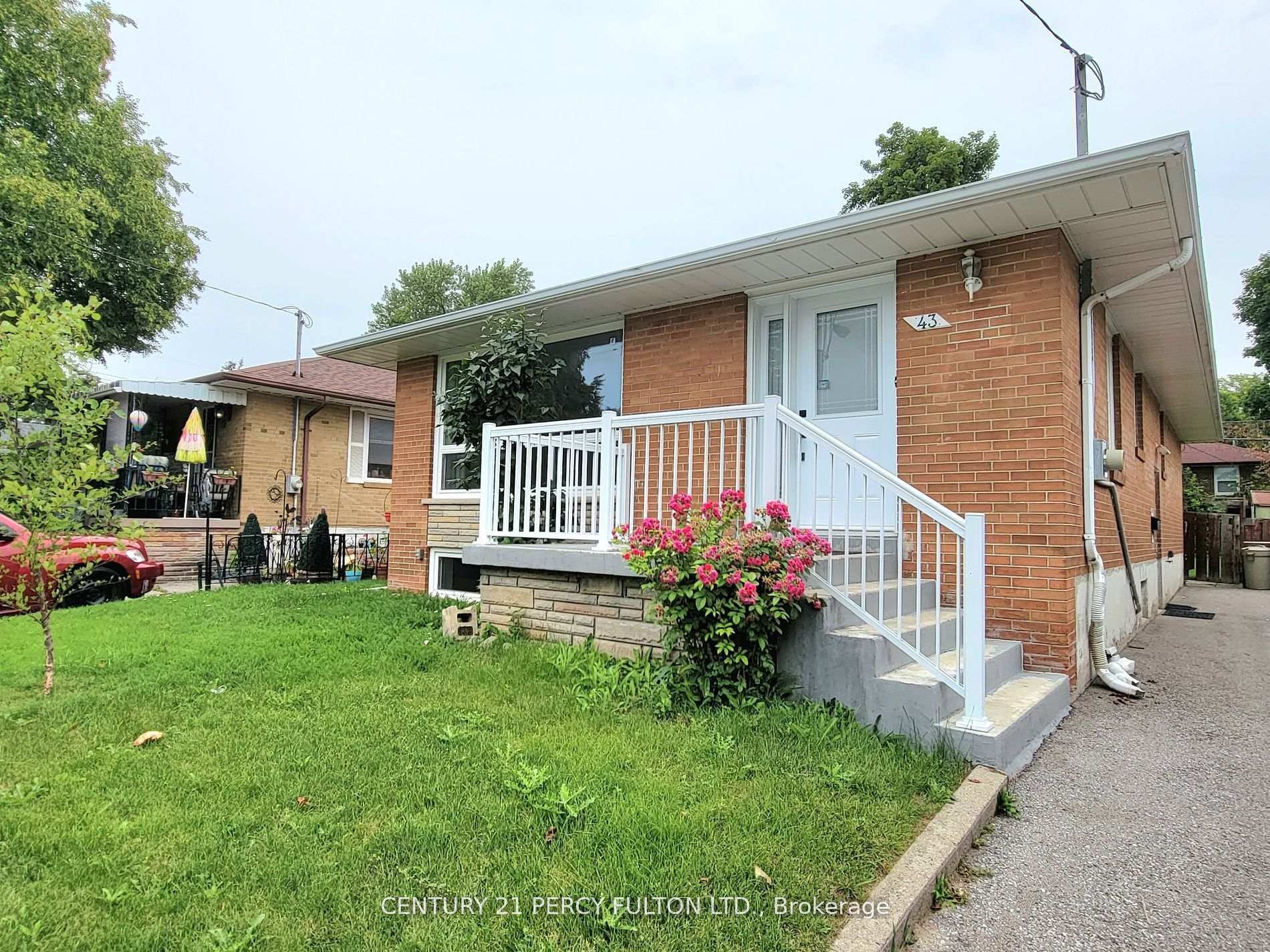 Property Photo: 43 Chopin Avenue ON M1K 2W3