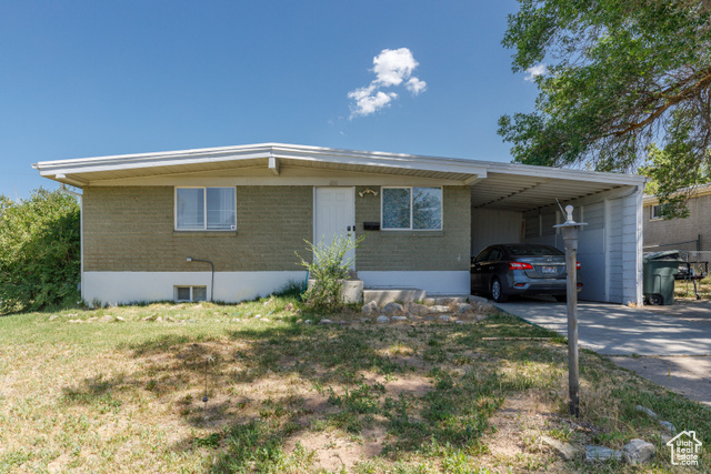 Property Photo: 720 E 850 N UT 84404