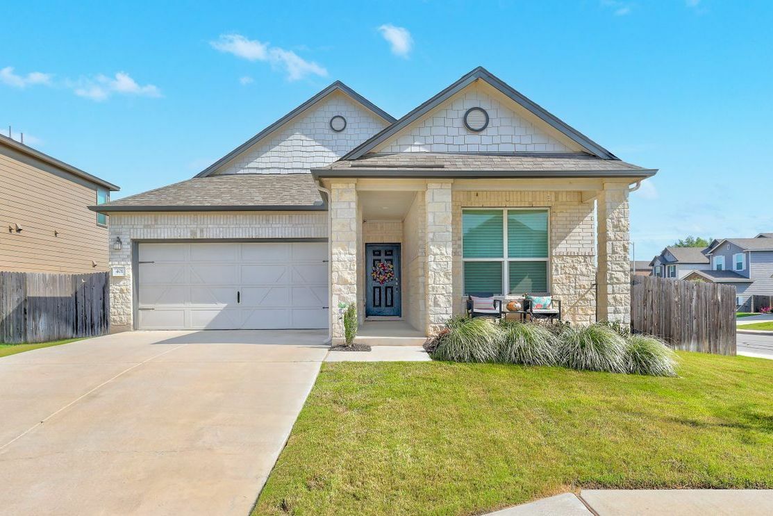 Property Photo: 401 Thunder Valley Trail TX 78626