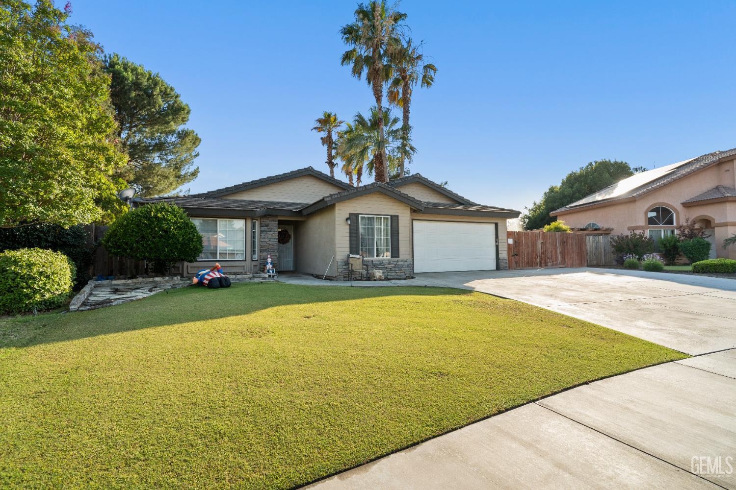 Property Photo: 1001 Dunwoody Way CA 93312