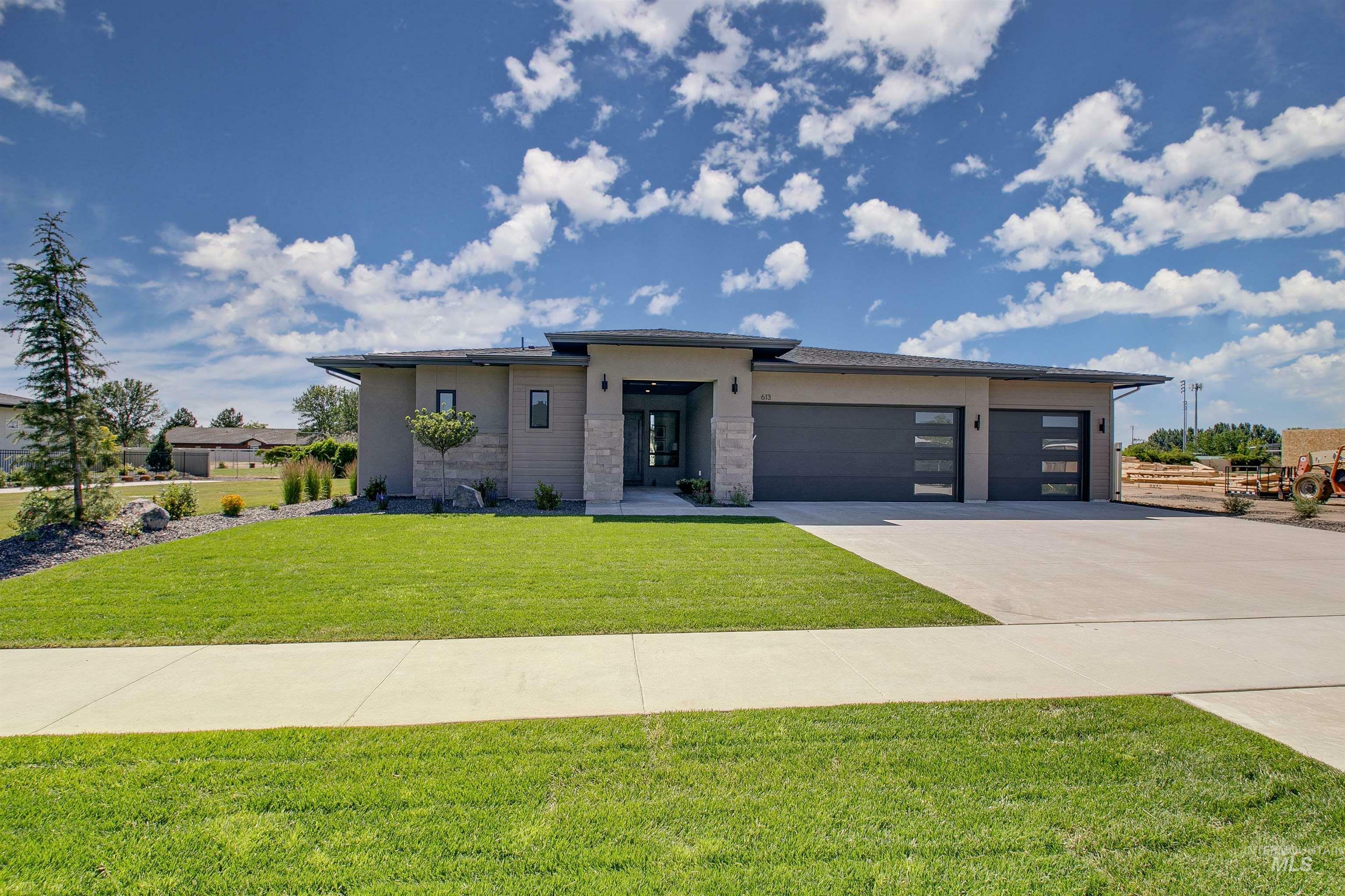 Property Photo: 613 N Creekwater Ave ID 83616