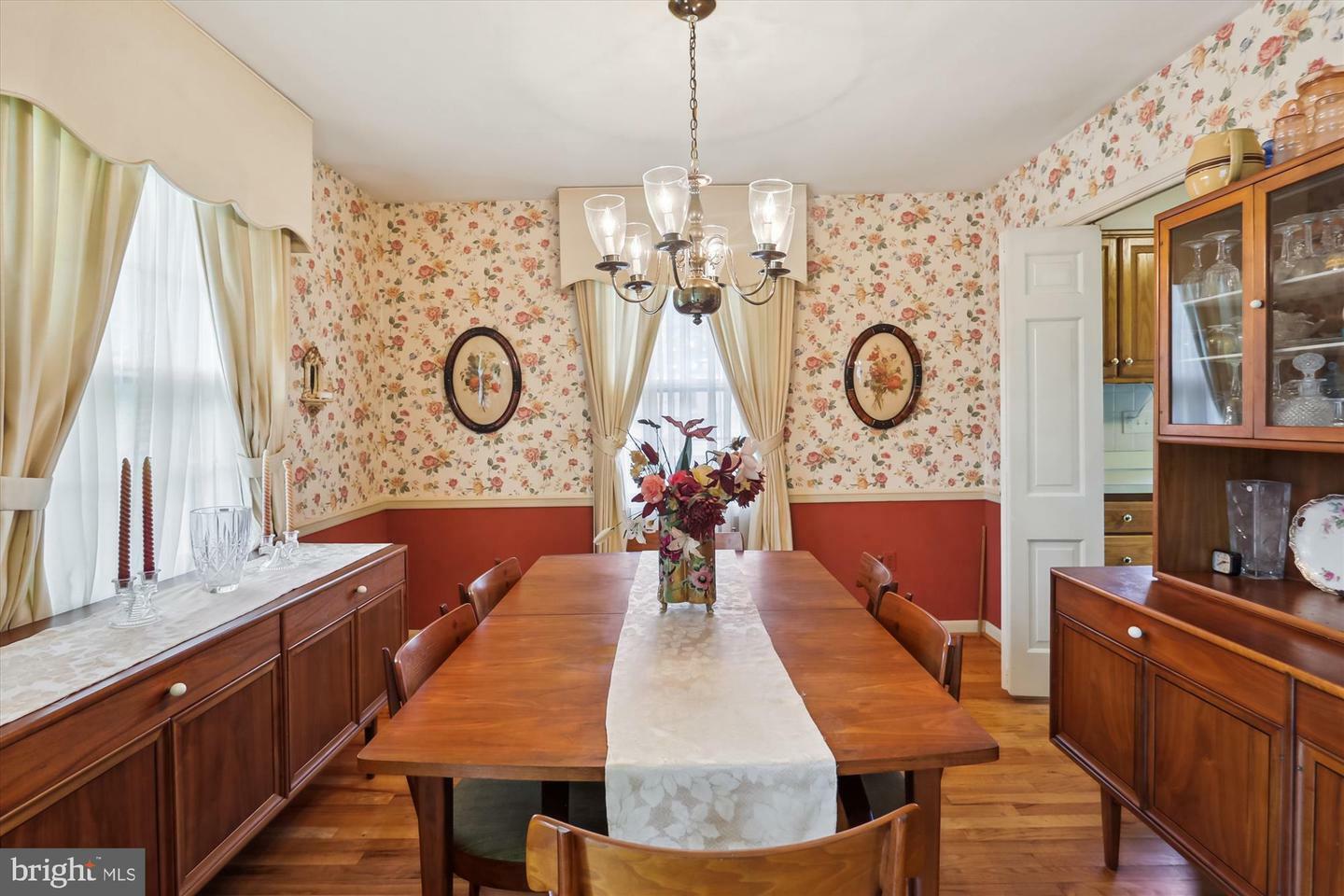 Property Photo: 1606 Peacock Lane MD 20904