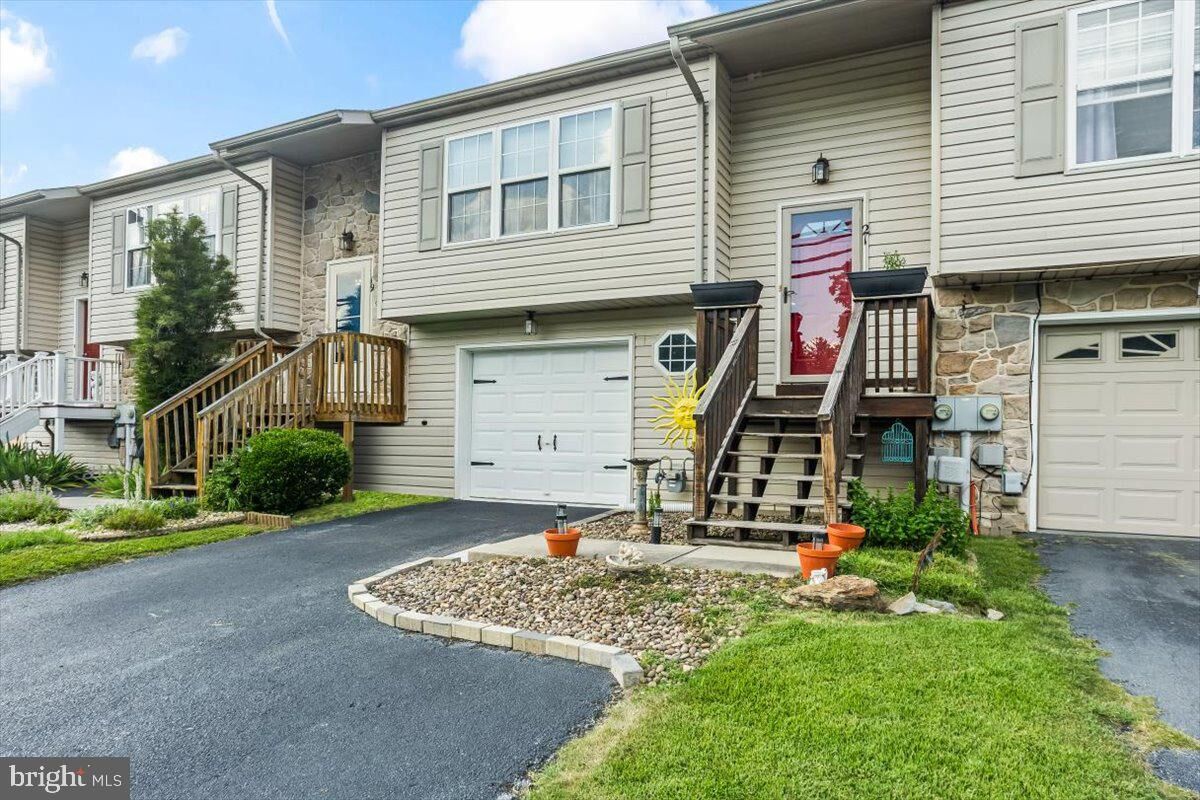 Property Photo:  21 E Elm Street  PA 17042 