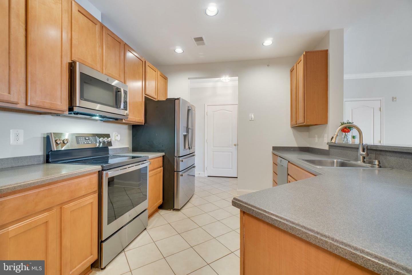 Property Photo:  5801 Clipper Lane 405  MD 21029 