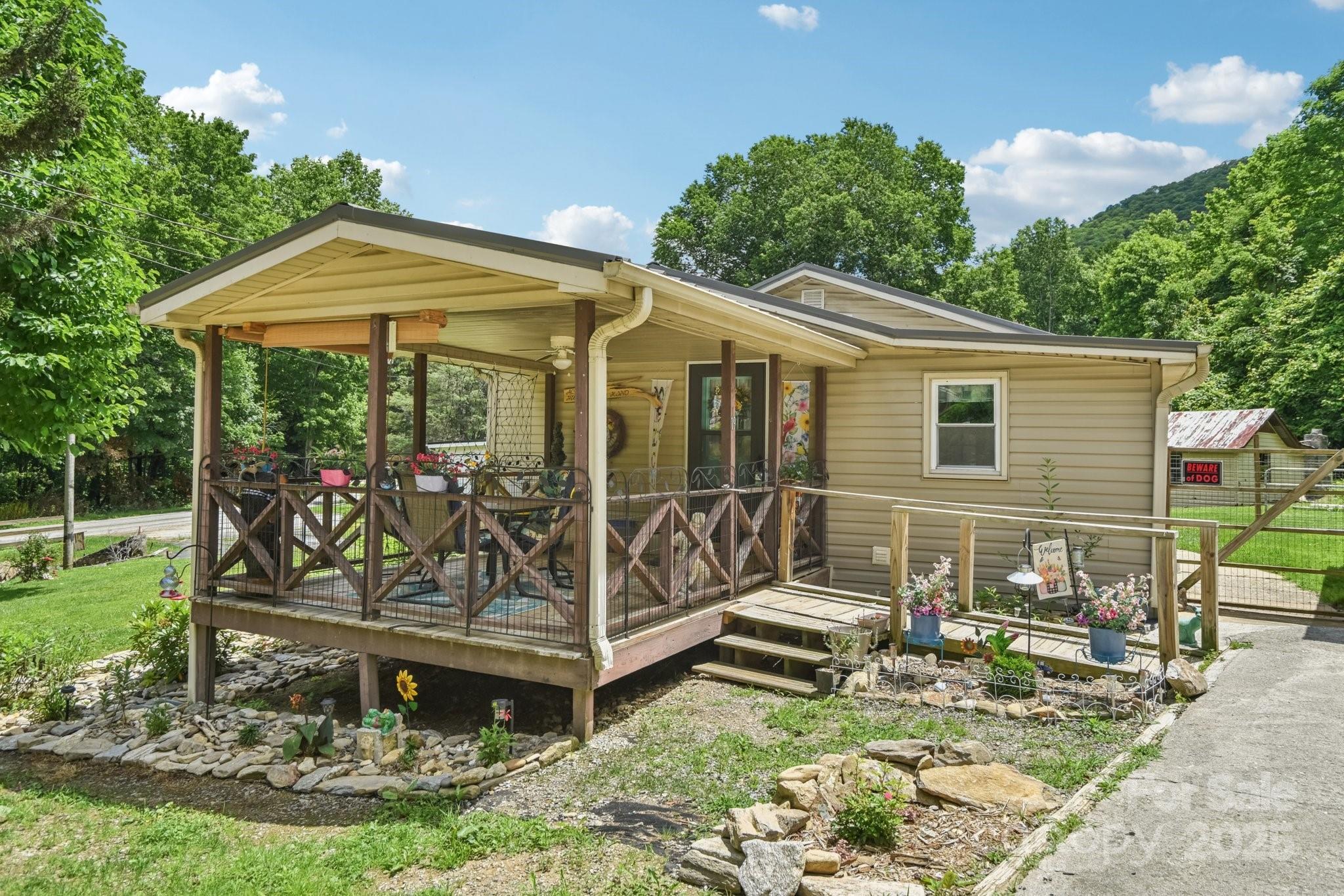 Property Photo: 19 Lockman Road NC 28751