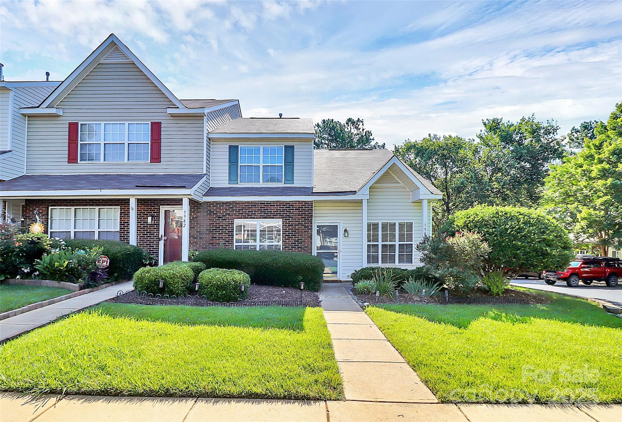 5980 Cougar Lane  Charlotte NC 28269 photo