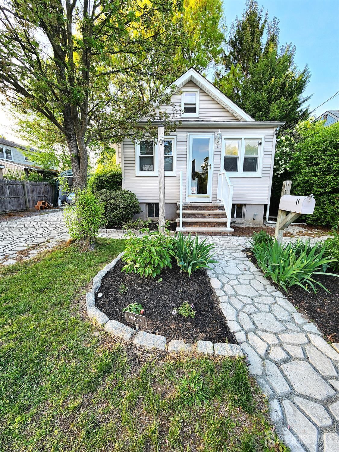 Property Photo:  11 Melbourne Street  NJ 08817 