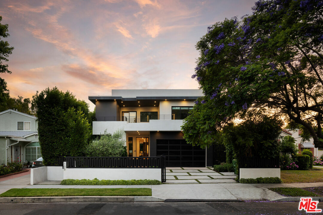 Property Photo:  105 S Laurel Ave  CA 90048 