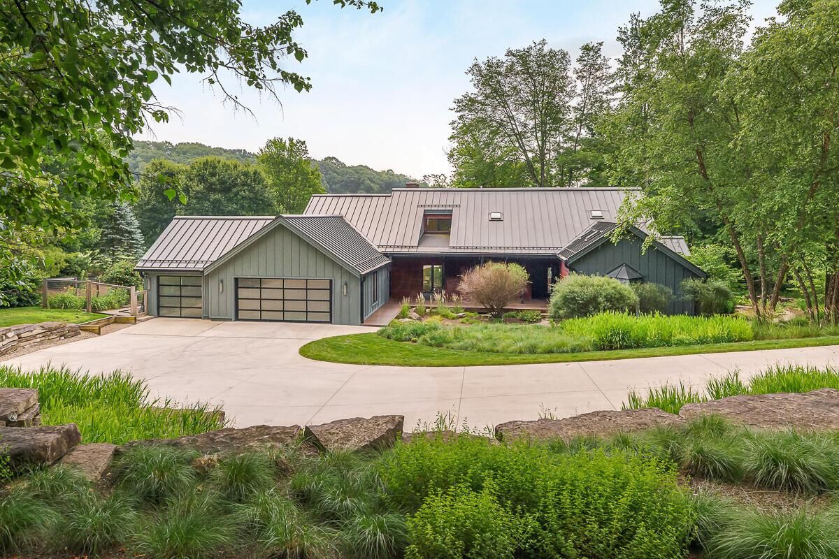 Property Photo: 150 Pinehurst Drive OH 43023