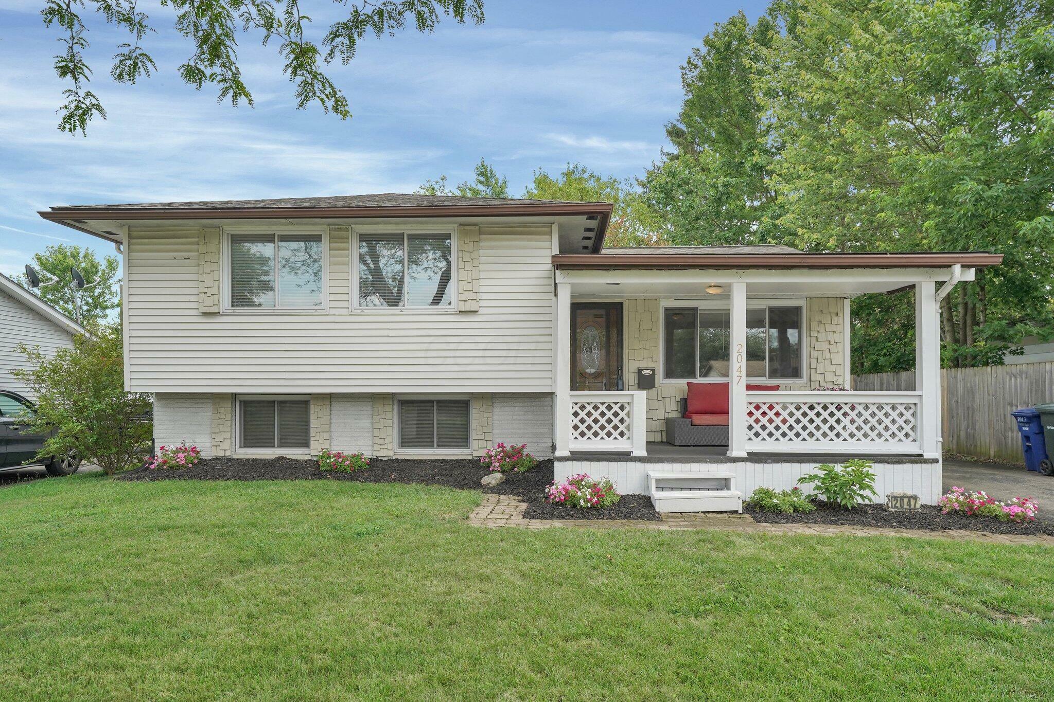 Property Photo: 2047 Brookfield Road OH 43229