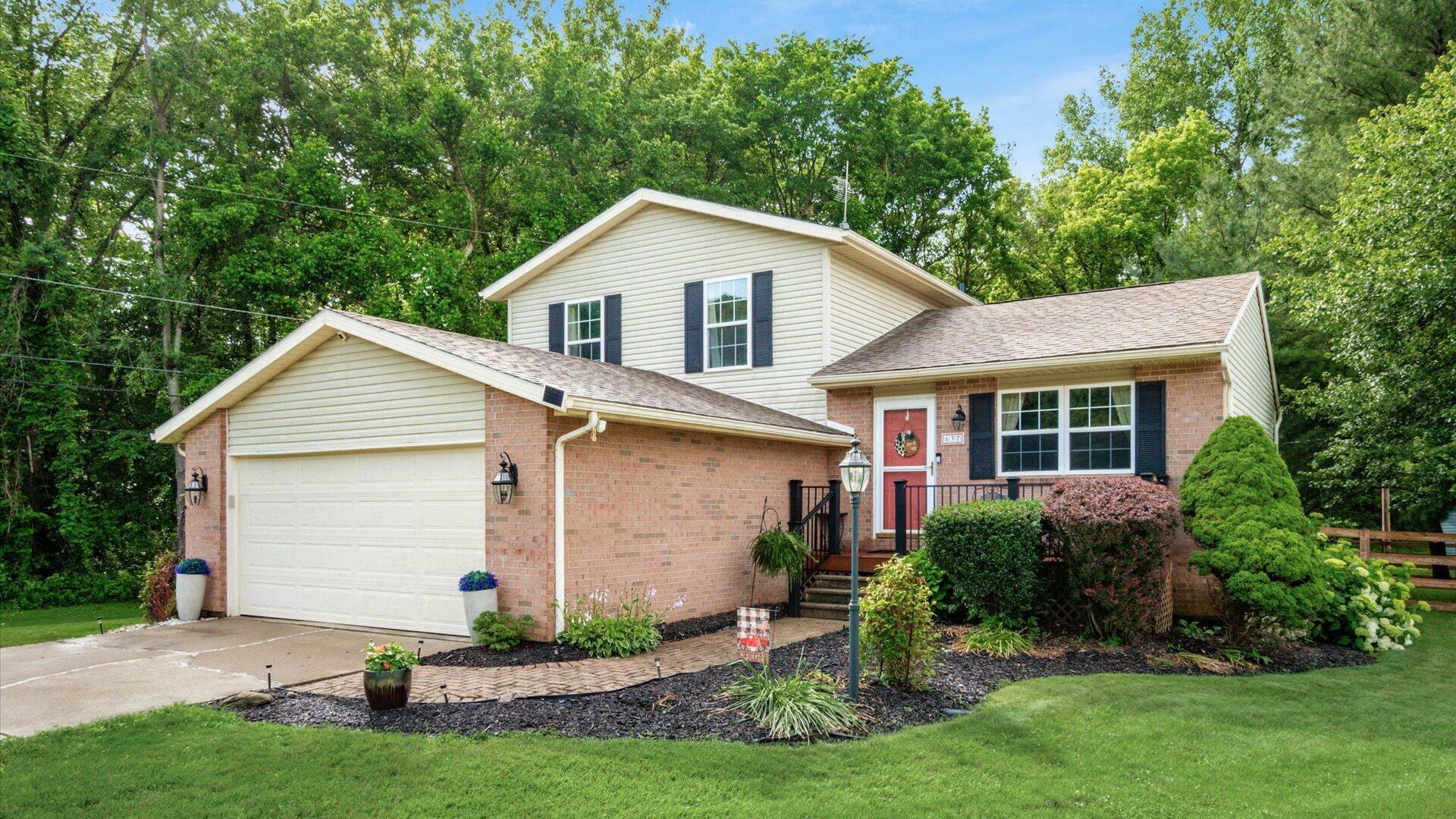 Property Photo: 637 Livingston Court OH 43056