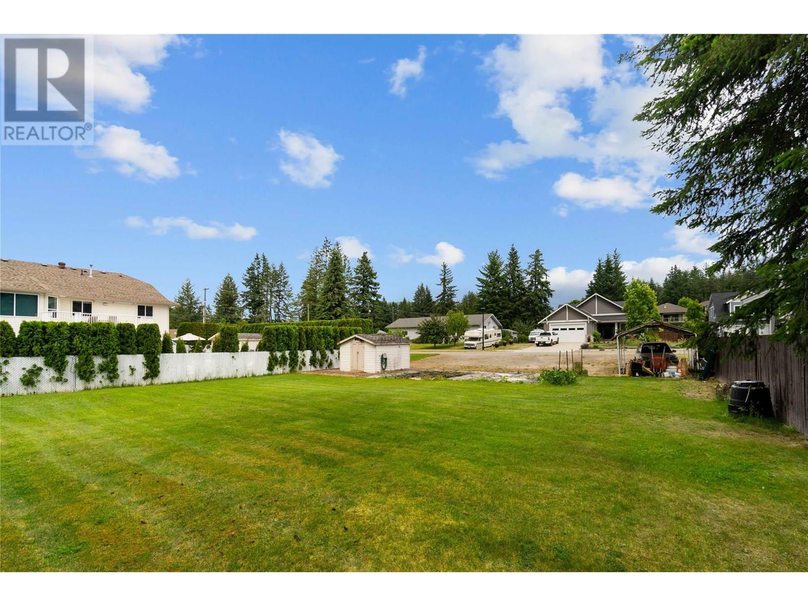 Photo de la propriété:  23 Street Southeast  BC V1E 2J4 