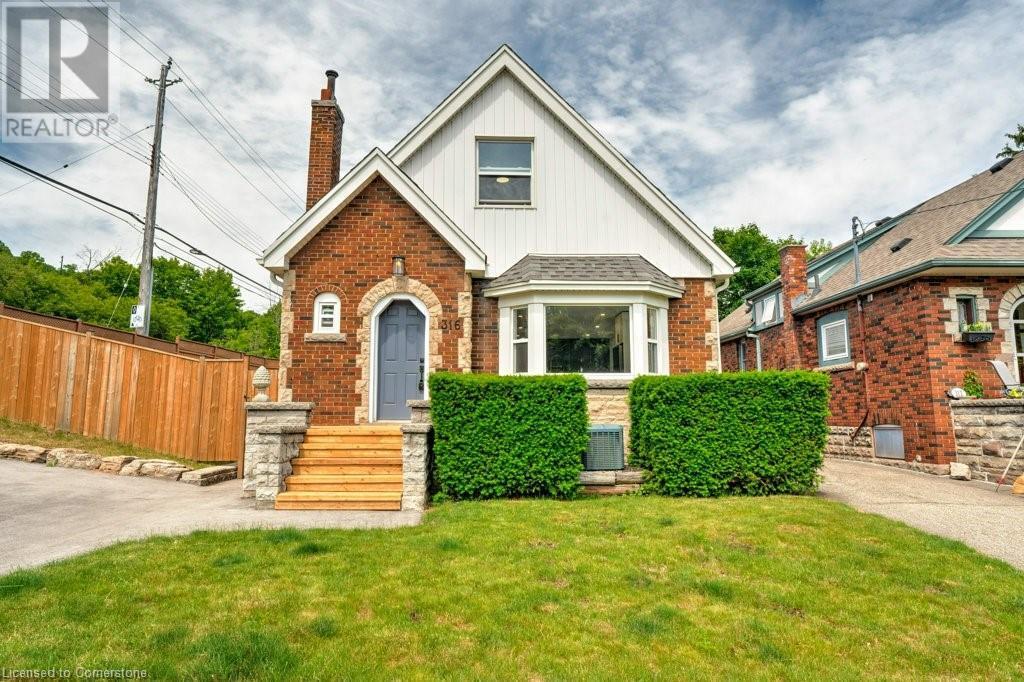 Photo de la propriété: 316 Houghton Avenue South ON L8K 2N3