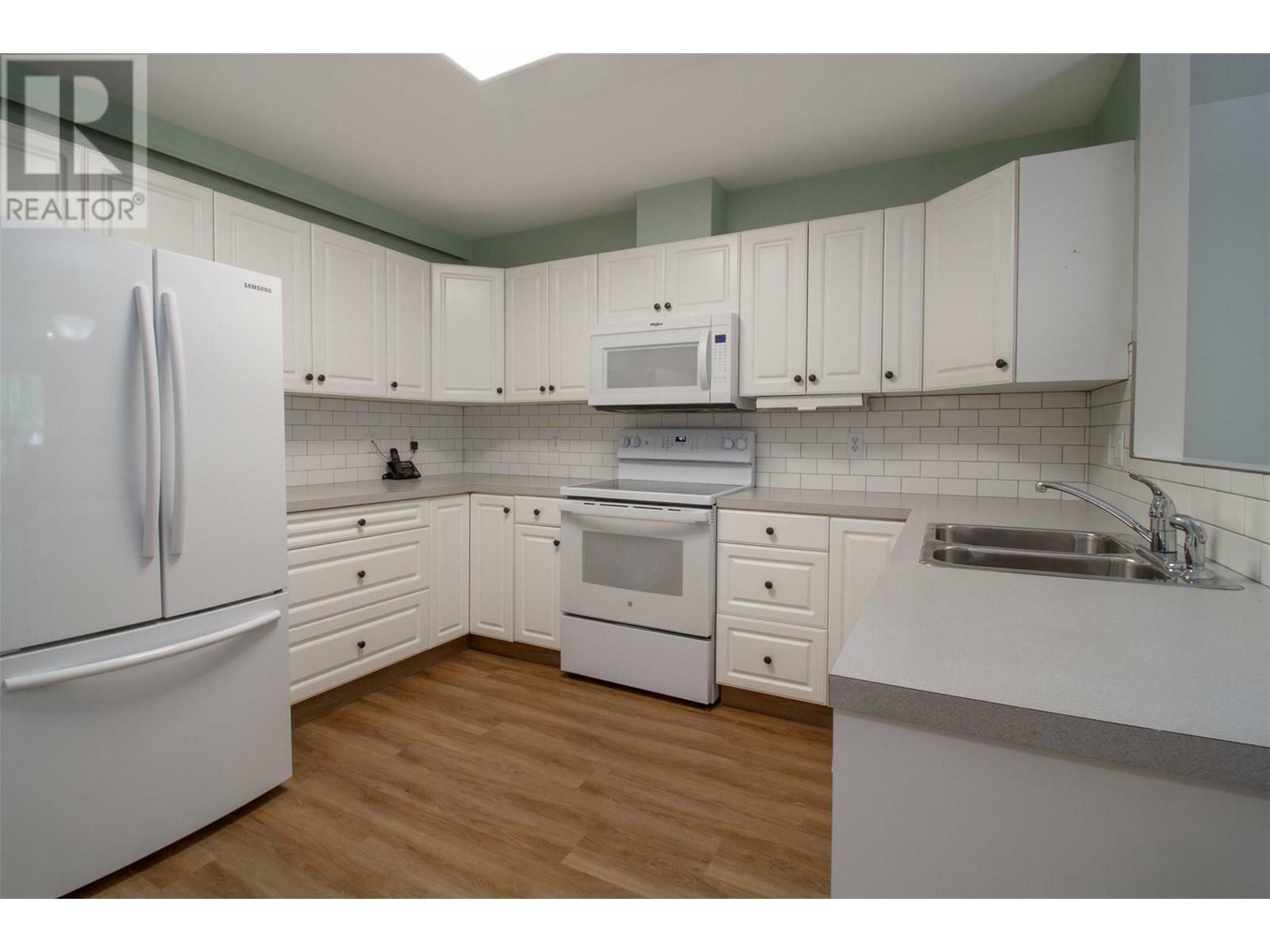 Property Photo: 311 Sixth Street East 311 BC V0E 2S0