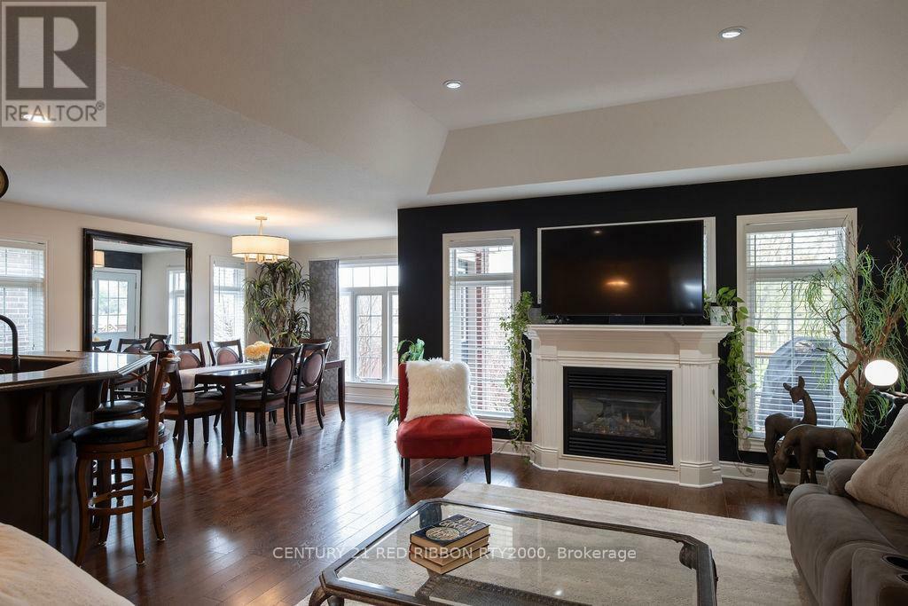 Photo de la propriété: 396 Macdonald Street ON N7G 2M2