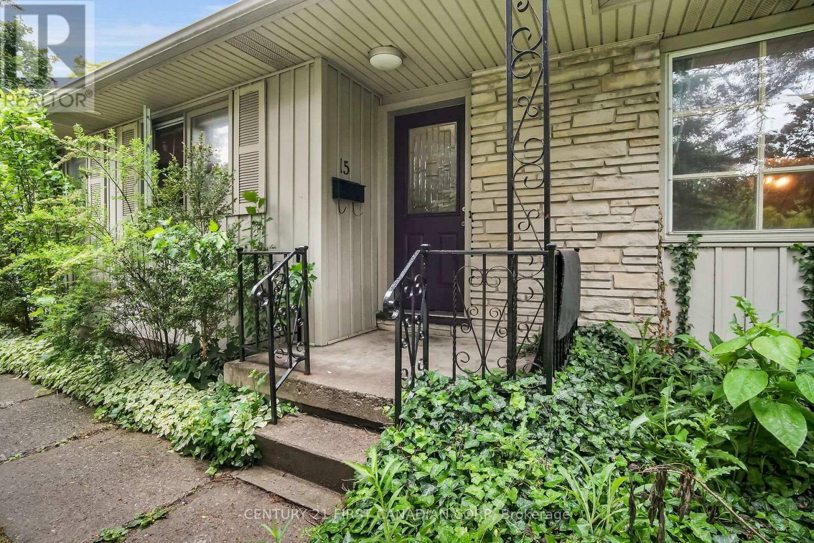 Property Photo: 15 Ranson Drive ON N6G 1V7