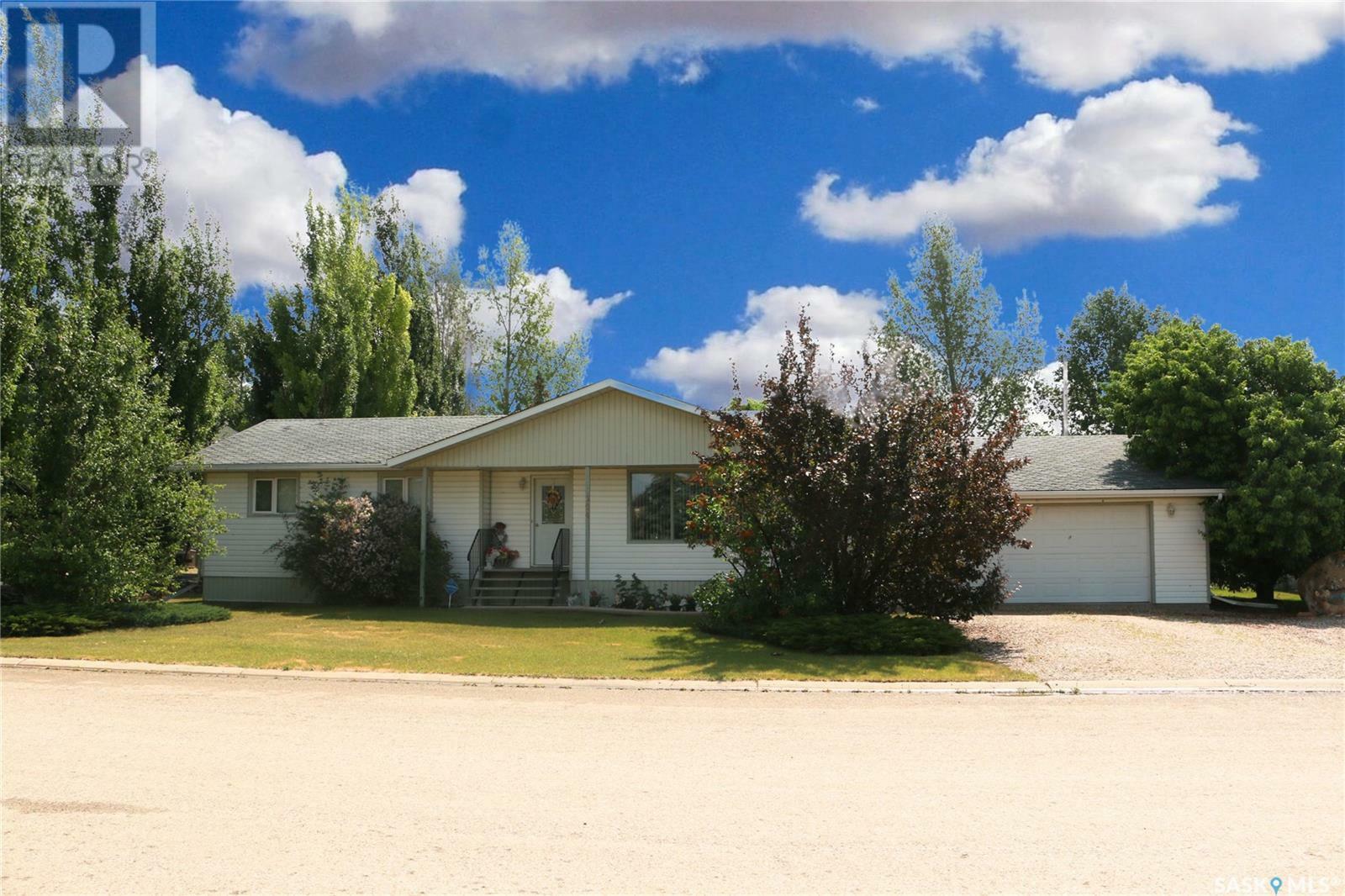 Property Photo: 304 Rosher Street SK S0K 0Z0