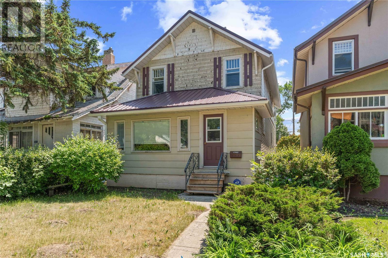 Property Photo: 927 College Avenue SK S4N 0Y2