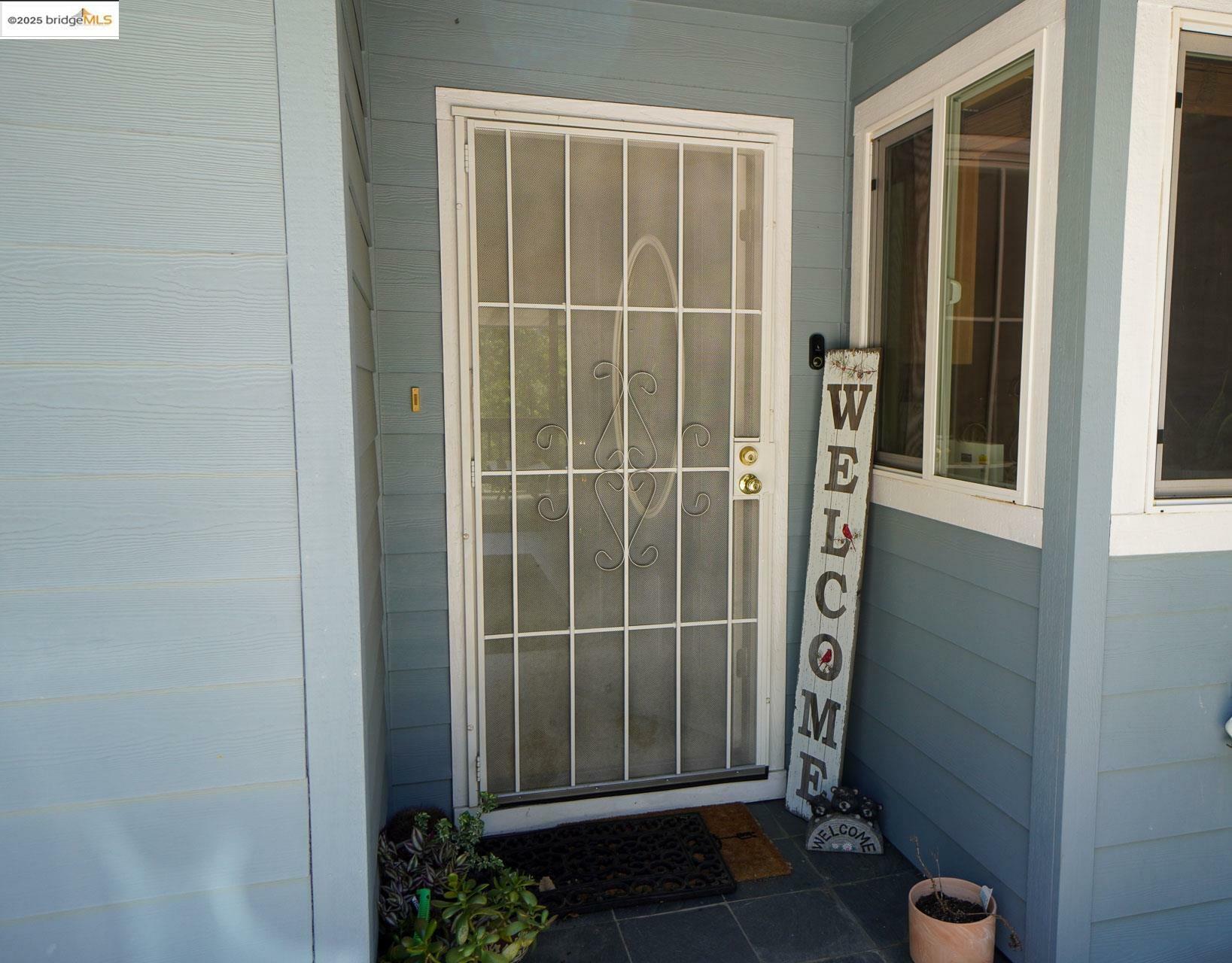 Property Photo: 471 Arbona Cir CA 95370