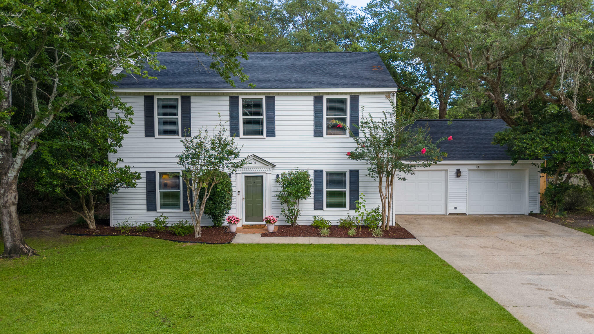 Property Photo: 401 Greenwood Way FL 32578