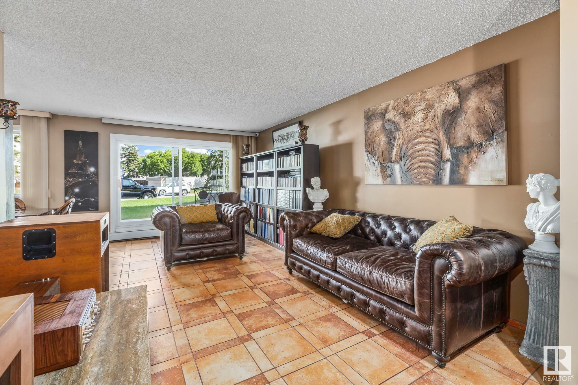 Photo de la propriété:  14825 51 Avenue NW 101  AB T6H 5G4 